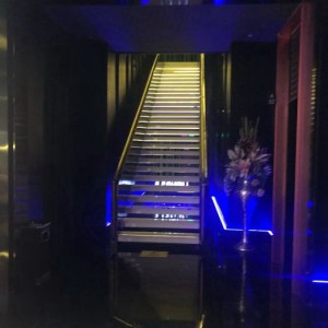 上海哪家夜场ktv招聘包厢气氛组,薪资待遇包括基本工资外还有其他福利吗？